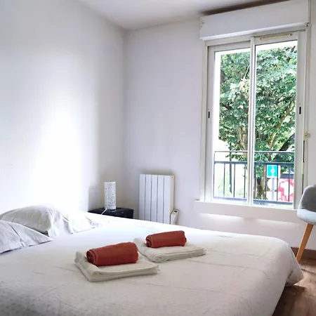 Spacious Apartment With Parking In Bordeaux Exterior photo