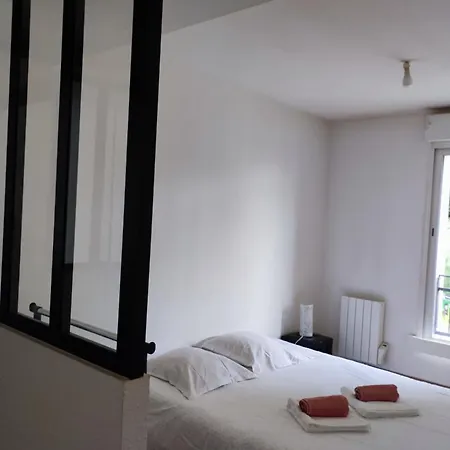 Spacious Apartment With Parking In Bordeaux Exterior photo
